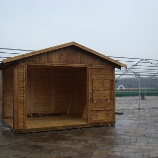Domek drewniany w formie pawilonu handlowego
